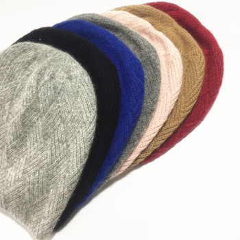Стилна зимна дамска шапка в много цветове