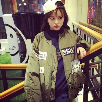 Σακάκι φθινοπωρινό-χειμωνιάτικο με κολάρο σε σχήμα O και εκτυπώσεις και υποστήριξη σε μαύρο και πράσινο πράσινο χρώμα