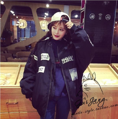 Σακάκι φθινοπωρινό-χειμωνιάτικο με κολάρο σε σχήμα O και εκτυπώσεις και υποστήριξη σε μαύρο και πράσινο πράσινο χρώμα