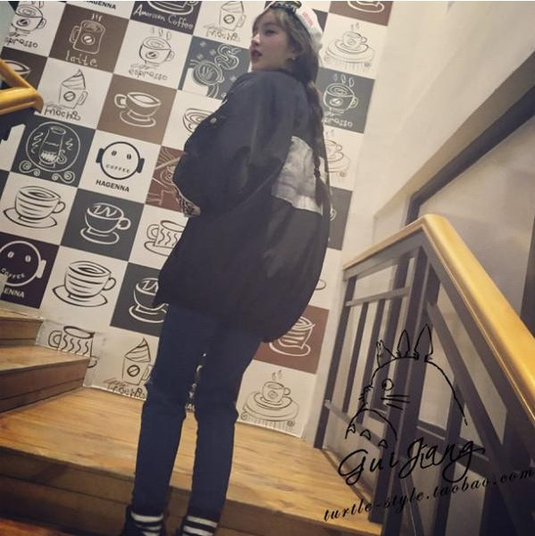 Σακάκι φθινοπωρινό-χειμωνιάτικο με κολάρο σε σχήμα O και εκτυπώσεις και υποστήριξη σε μαύρο και πράσινο πράσινο χρώμα