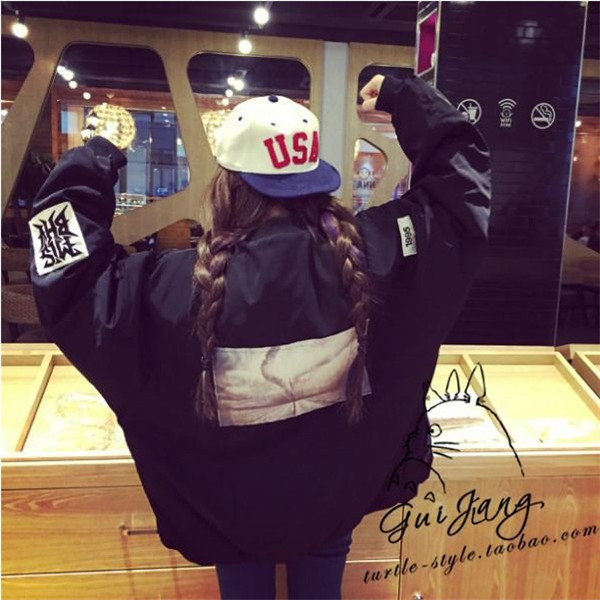 Σακάκι φθινοπωρινό-χειμωνιάτικο με κολάρο σε σχήμα O και εκτυπώσεις και υποστήριξη σε μαύρο και πράσινο πράσινο χρώμα