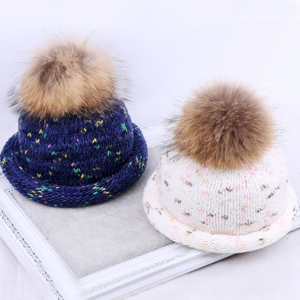 Плетена зимна дамска шапка с пух в четири цвята