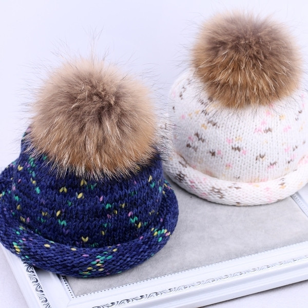 Плетена зимна дамска шапка с пух в четири цвята