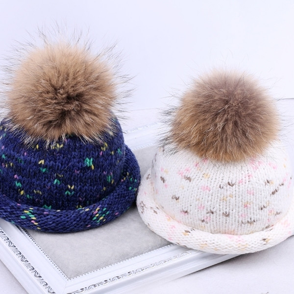 Плетена зимна дамска шапка с пух в четири цвята