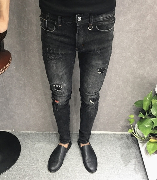 Спортно-елегантни мъжки дънки с кръпки в черен цвят