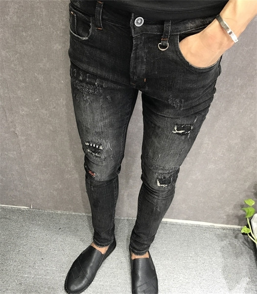 Спортно-елегантни мъжки дънки с кръпки в черен цвят