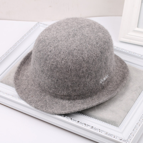 Ежедневна стилна дамска шапка в пет цвята