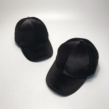 Κομψό θηλυκό καπέλο με γείσο σε απλό σχέδιο