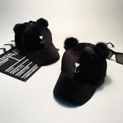 Καθημερινή κομψή κυρία καπέλο με μωβ καπέλο