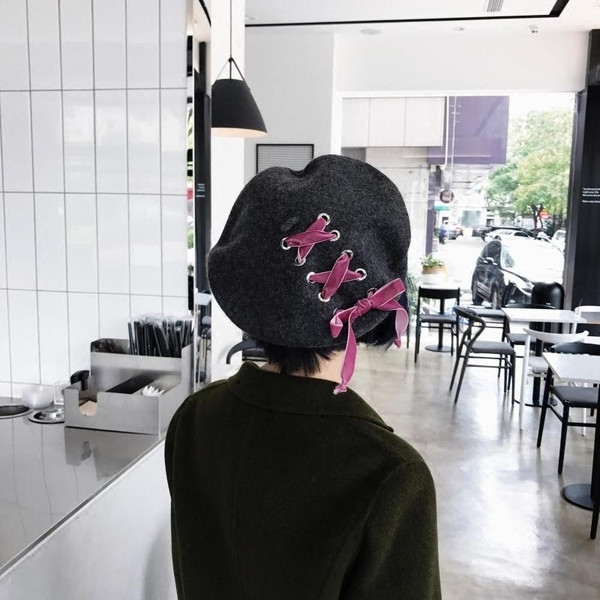 Дамска стилна барета с връзки в пет цвята