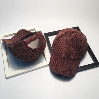 Ένα καπέλο απλής κυρίας με γείσο σε πολλά χρώματα