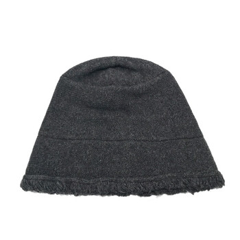 Зимна семпла дамска шапка в три цвята