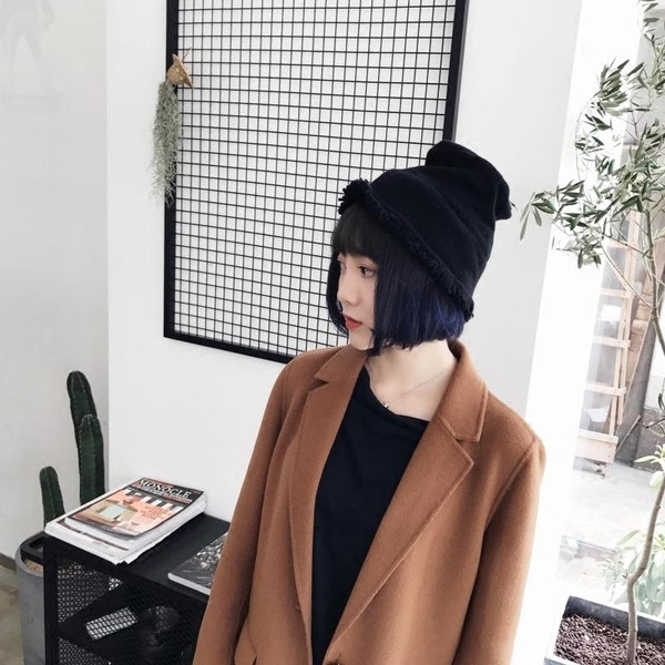 Зимна семпла дамска шапка в три цвята