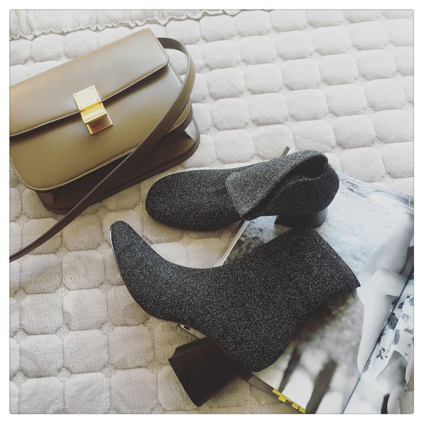 Γυναικείες μπότες με χοντρό τακούνι σε μαύρο χρώμα