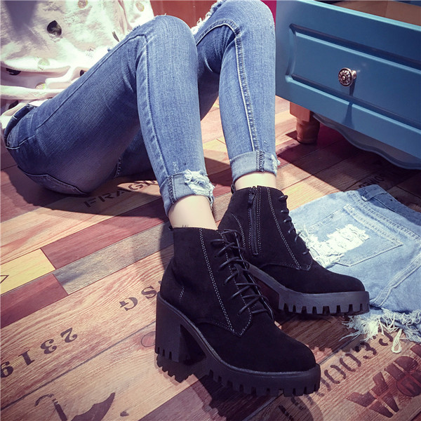 Εξαιρετικές γυναικείες μπότες με χοντρό τακούνι  και ανθεκτικό πέλμα σε δύο χρώματα