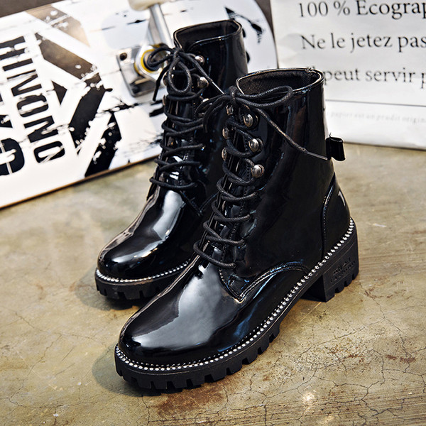 Τρέχουσες κυρίες μπότες κυρίες κυρίες με σκληρές και ανθεκτικές σόλες σε μαύρο χρώμα