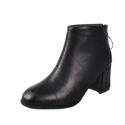 Αθλητικές-κομψές κυρίες μπότες, στρογγυλεμένες σε δύο διαφορετικά χρώματα