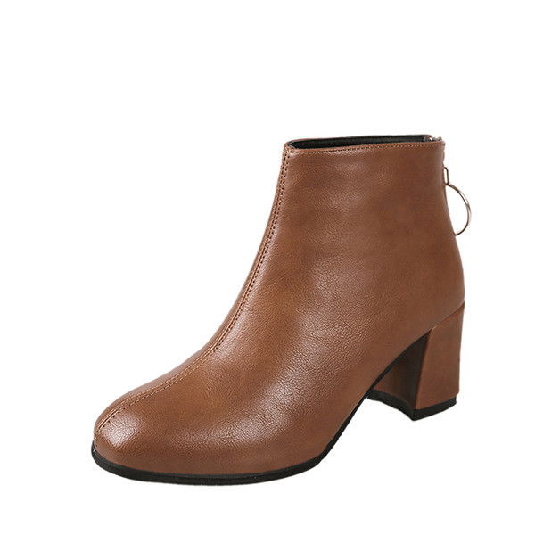 Αθλητικές-κομψές κυρίες μπότες, στρογγυλεμένες σε δύο διαφορετικά χρώματα