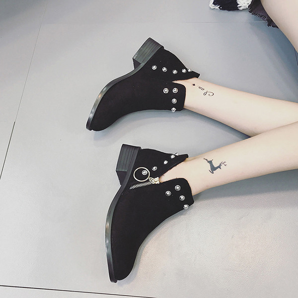 Спортно-елегантни дамски боти от еко велур с декоративни нитове в два цвята