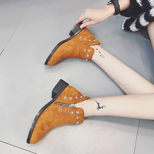 Спортно-елегантни дамски боти от еко велур с декоративни нитове в два цвята