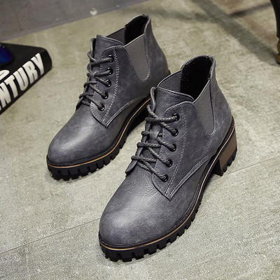 Σπορ-κομψές κυρίες μπότες με σκληρή ανθεκτική σόλα σε γκρι και μαύρο χρώμα