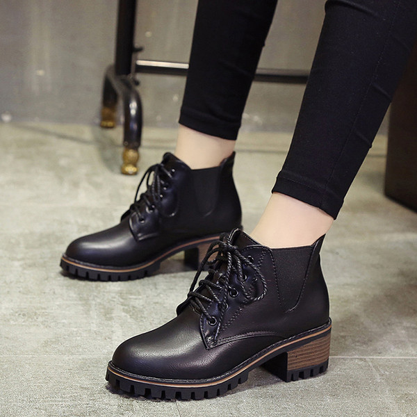 Σπορ-κομψές κυρίες μπότες με σκληρή ανθεκτική σόλα σε γκρι και μαύρο χρώμα