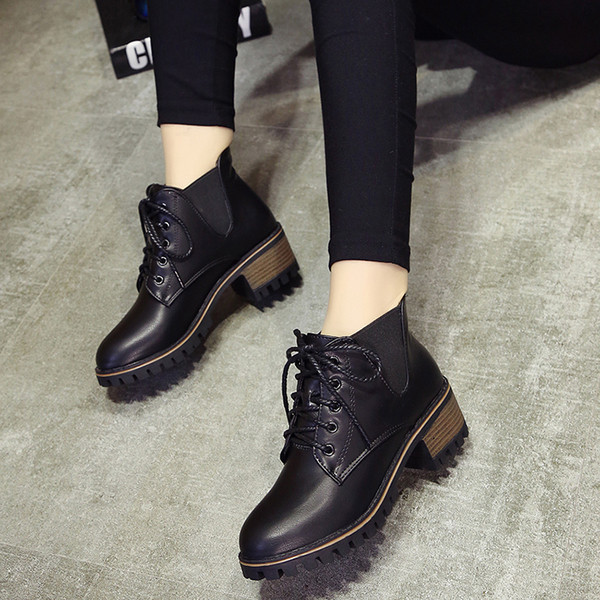 Σπορ-κομψές κυρίες μπότες με σκληρή ανθεκτική σόλα σε γκρι και μαύρο χρώμα