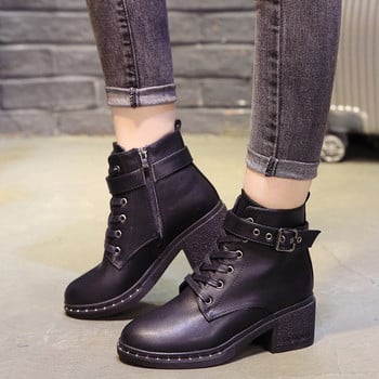 Κομψές κυρίες μπότες με μαύρο ιμάντα