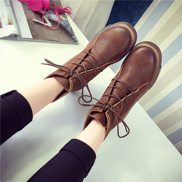 Спортни ежедневни дамски боти с равна подметка в два цвята