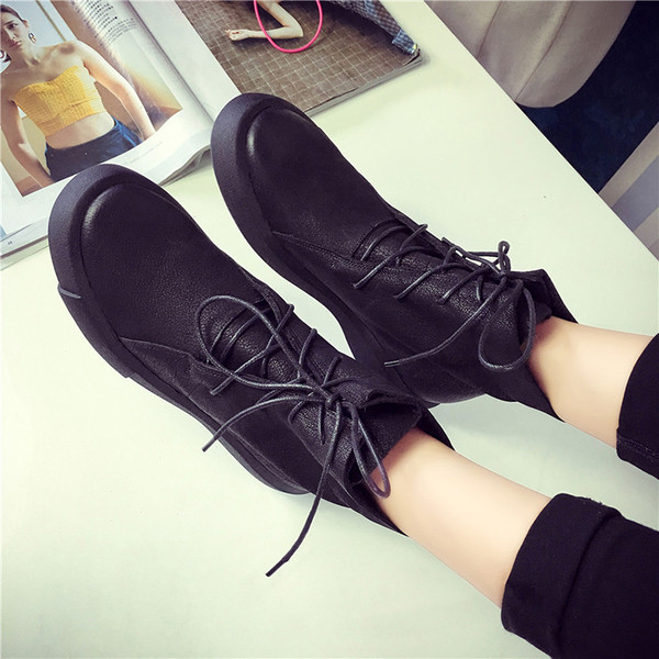 Спортни ежедневни дамски боти с равна подметка в два цвята