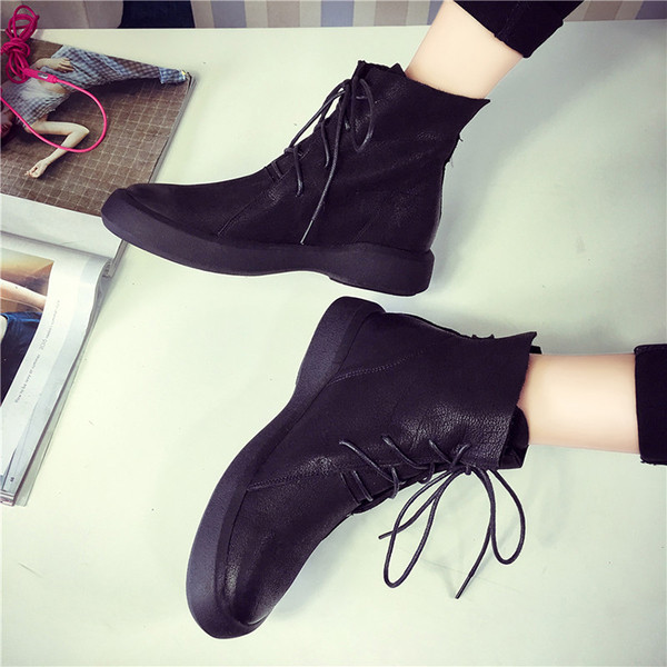 Спортни ежедневни дамски боти с равна подметка в два цвята