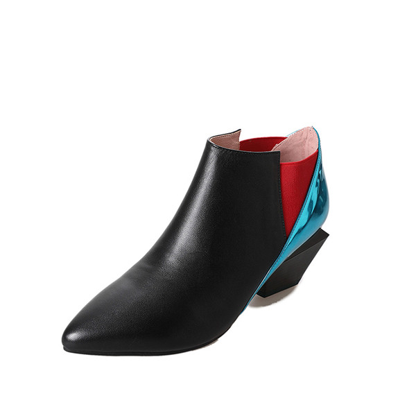 Κομψά γυναικεία παπούτσια κατασκευασμένα από οικολογικό δέρμα, με έντονη και πολύχρωμη διακόσμηση