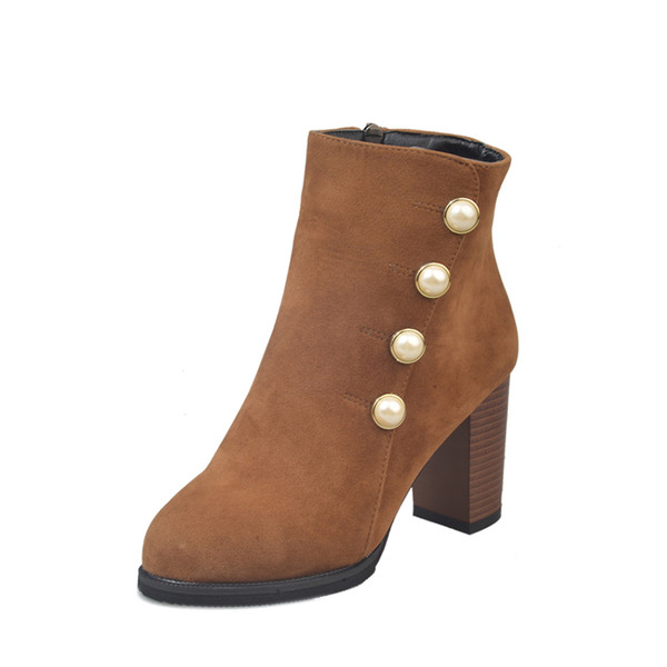 Μοντέρνες casual κυρίες στρογγυλεμένες παχιές μπότες με διακοσμητικά μαργαριτάρια σε δύο χρώματα