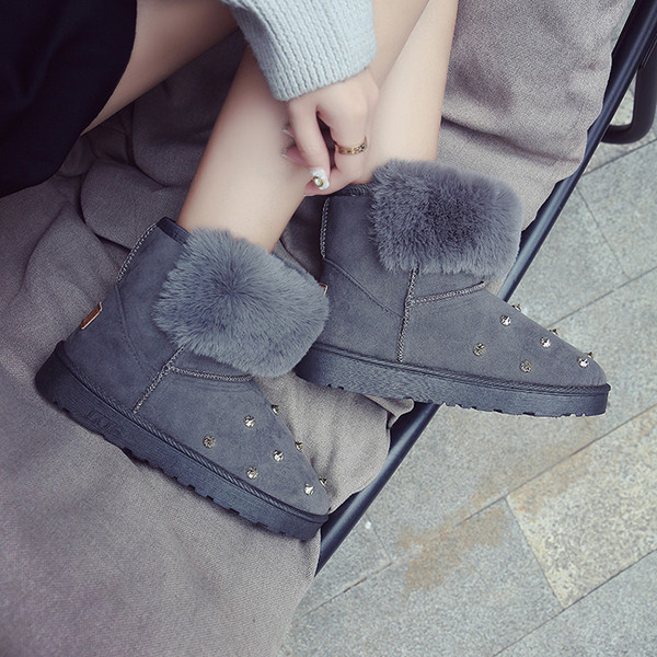 Casual, ζεστές γυναικείες μπότες με επίπεδη σόλα, κάτω και διακοσμητικά πριτσίνια σε τρία χρώματα