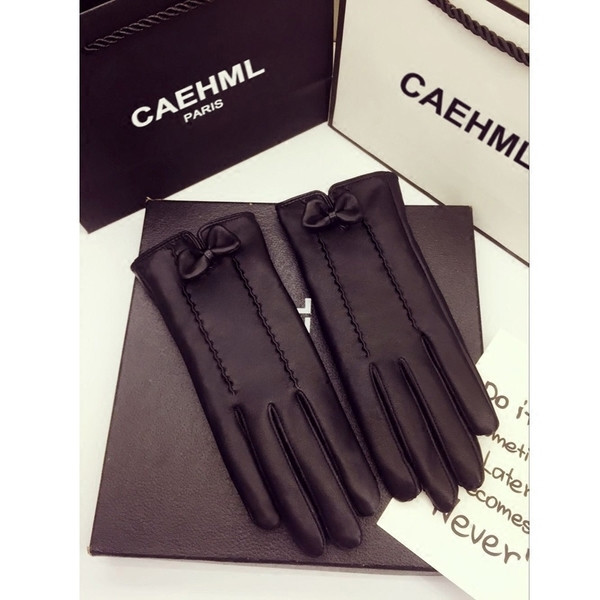 Елегантни дамски ръкавици от еко кожа в черен цвят