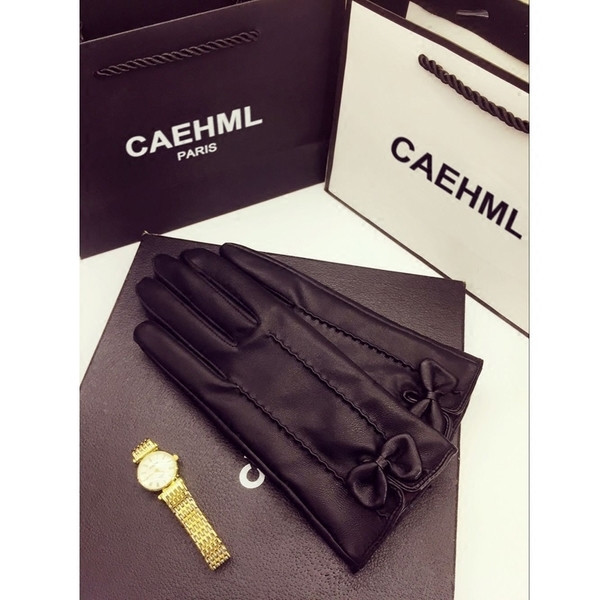 Елегантни дамски ръкавици от еко кожа в черен цвят