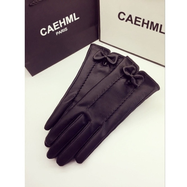 Елегантни дамски ръкавици от еко кожа в черен цвят