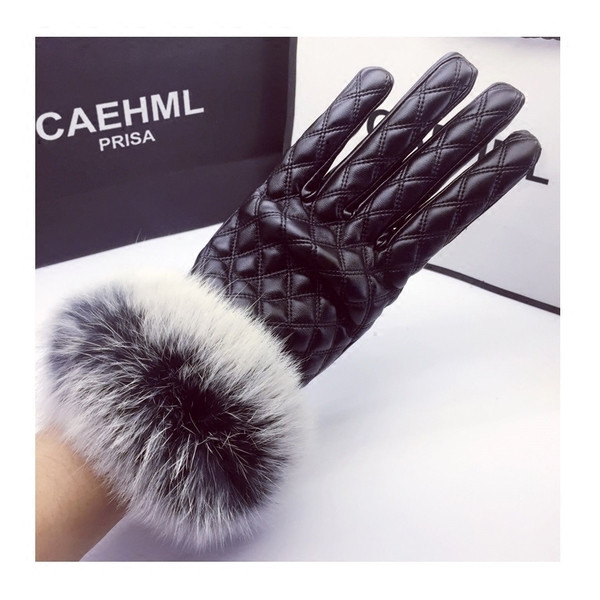 Елегантни дамски ръкавици с естествен косъм от заек