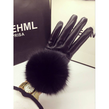 Дамски стилни ръкавици в черен цвят с пух