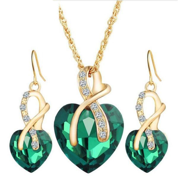 Уникално дамско бижу съчетание от красива висулка и обици