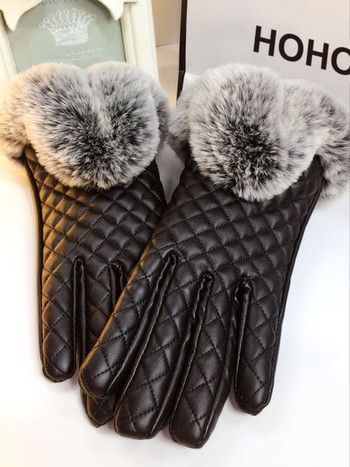 Дамски ръкавици от еко кожа с обемен пух в черен и тъмнолилав цвят