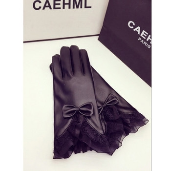 Елегантни дамски ръкавици в черен цвят 