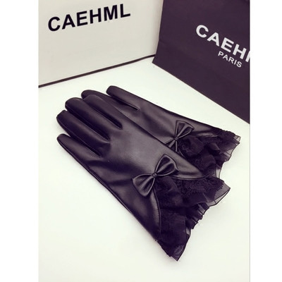 Елегантни дамски ръкавици в черен цвят 