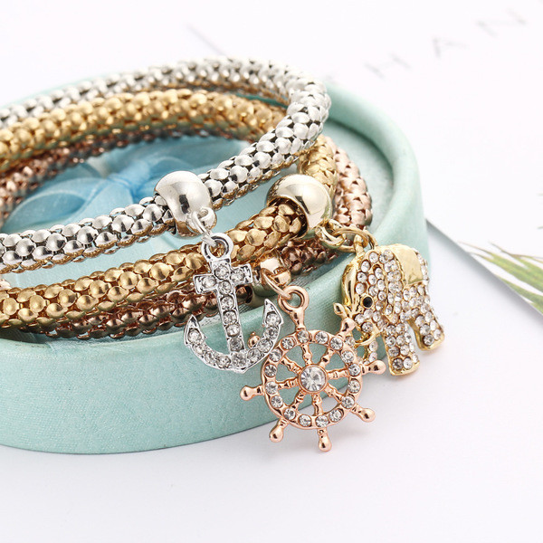 Κυρίες κομψά βραχιόλια με κρεμαστά στολίδια, διάφορα μοντέλα