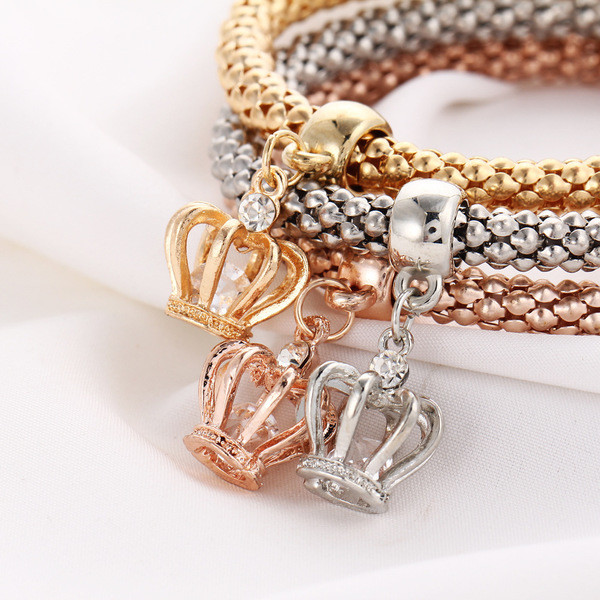 Κυρίες κομψά βραχιόλια με κρεμαστά στολίδια, διάφορα μοντέλα