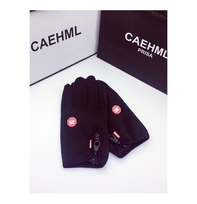 Αθλητικά κομψά γυναικεία γάντια σε τρία χρώματα