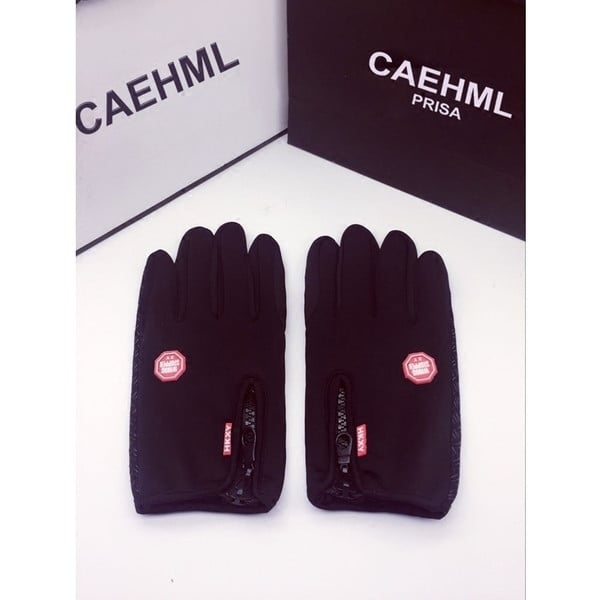 Αθλητικά κομψά γυναικεία γάντια σε τρία χρώματα