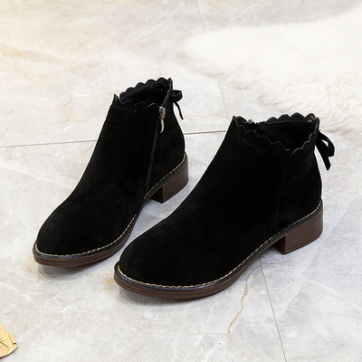 Κομψές κυρίες μπότες σε οικολογικό σουέτ σε δύο χρώματα