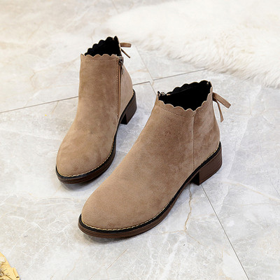 Κομψές κυρίες μπότες σε οικολογικό σουέτ σε δύο χρώματα