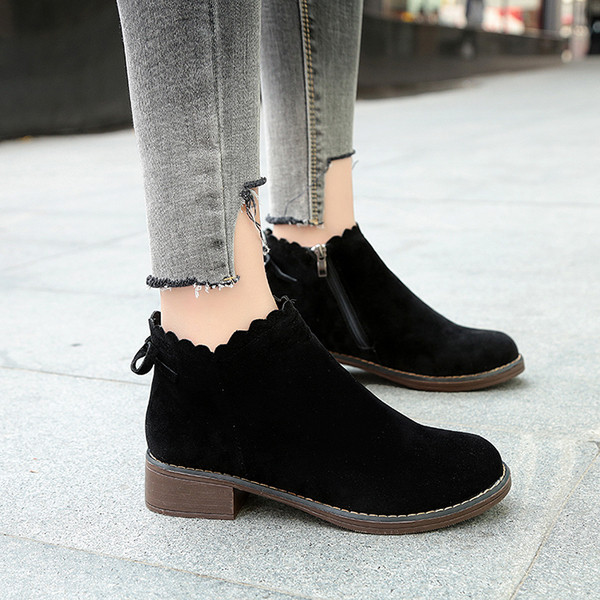 Κομψές κυρίες μπότες σε οικολογικό σουέτ σε δύο χρώματα